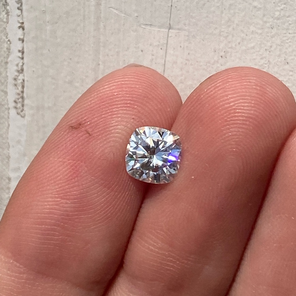 1 carat cushion cut moissanite diamond loose stone - Picture 2 of 7